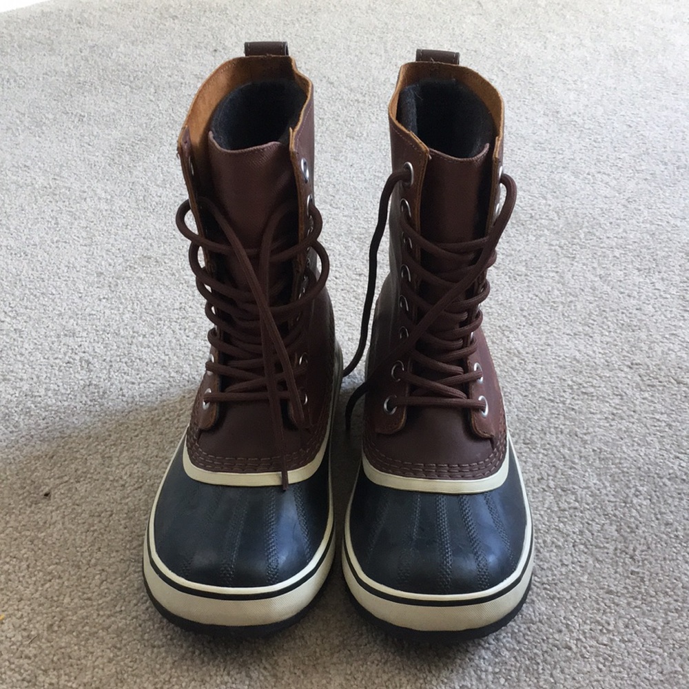 Sorel women’s boots with felt inner lining